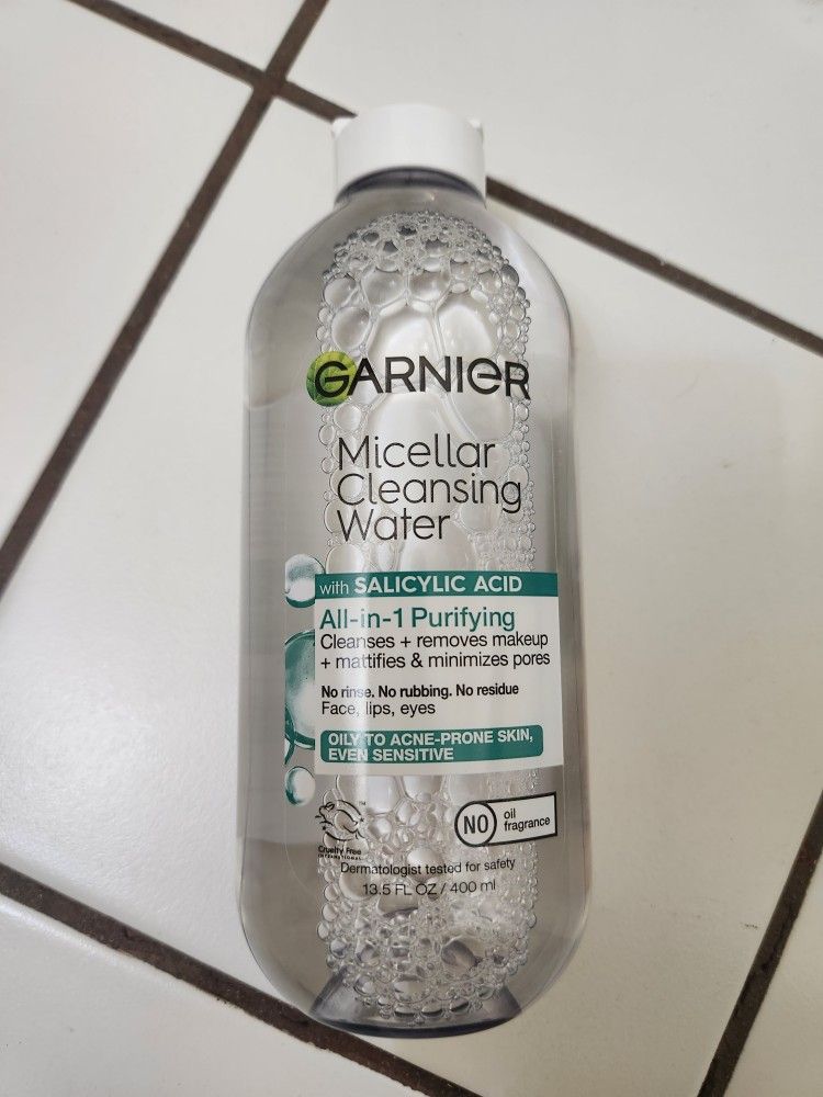 New Garnier Micellar Cleansing Water with Salicylic Acid, an all-in-one purifying