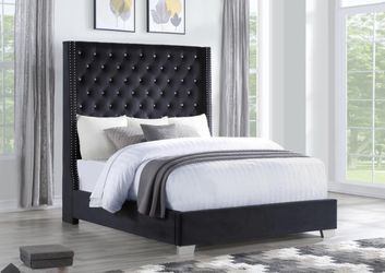 Upholstered queen Bed