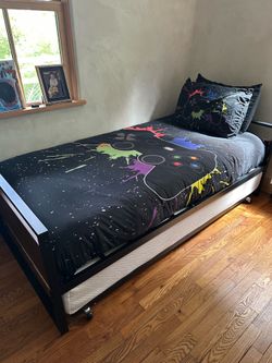 Zinus Twin Daybed with Rolling Trundle + Mattress | Like New | $150 OBO