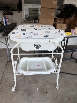 Baby bathtub & changing table