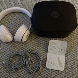 LIKE NEW Beats Solo 4 Wireless Bluetooth On-Ear Headphones, Cloud Pink