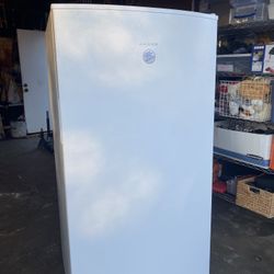 16 Cf Amana Freezer 