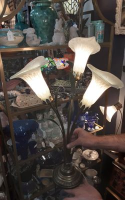 Hand Blown Glass Calla Lily lamp- New-Located in Shelton