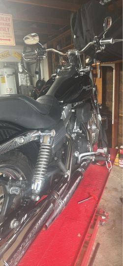 Beautiful 2006 Harley Davidson street bob