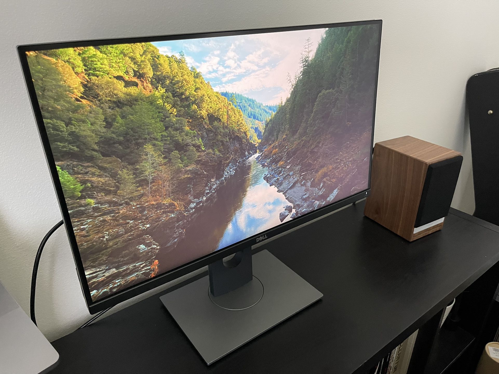 Dell Ultrasharp Monitor QHD 27in (2 Available)