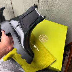 Tory Burch Boots N more Ítems size 7