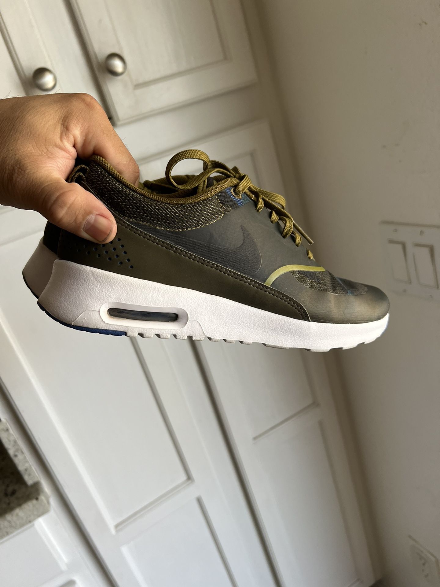 Nike Womens Air Max Thea Running Shoes Olive Green Camouflage Print Sz 7