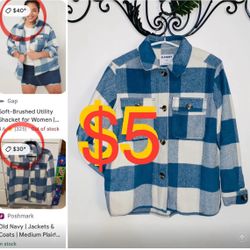$5 Like New Old Navy Women Coat/Jacket with Pockets size xs in mint Condition
