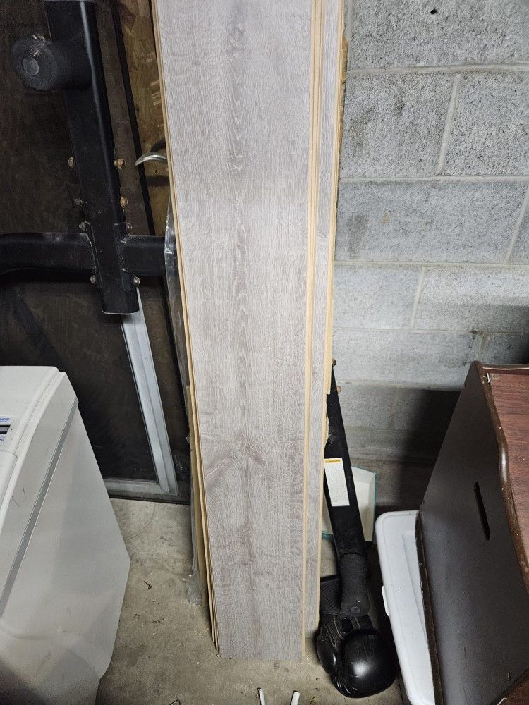 54sf Of Pergo Laminate Flooring