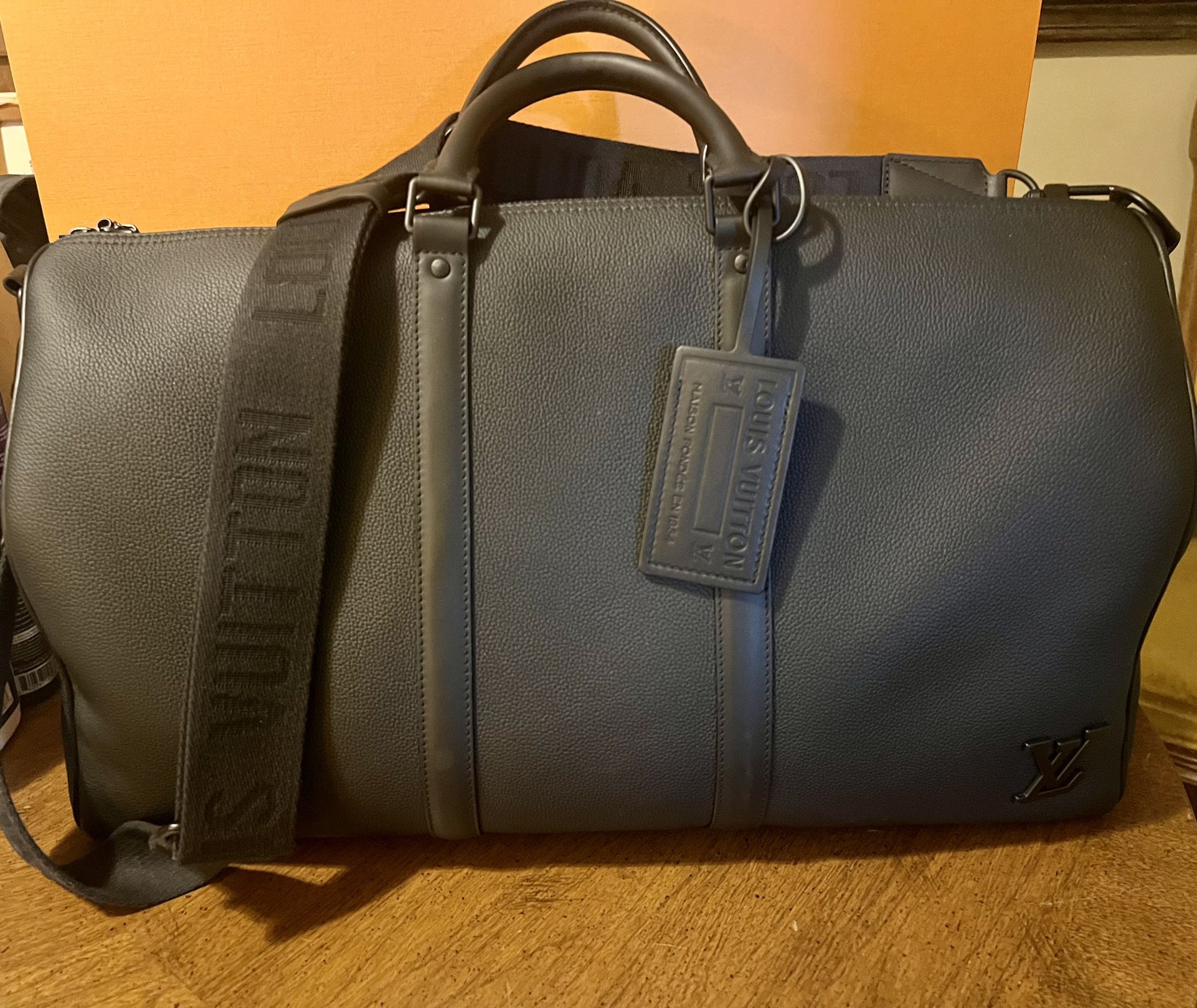 Louis Vuitton Keepall Bandoulière 50 for Sale in Eastamptn