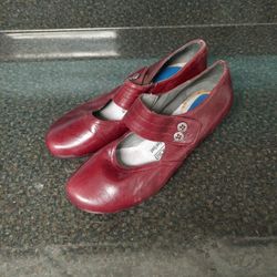 Red Portlandia Kitten Heels Walk Positive Feel-good Size 38