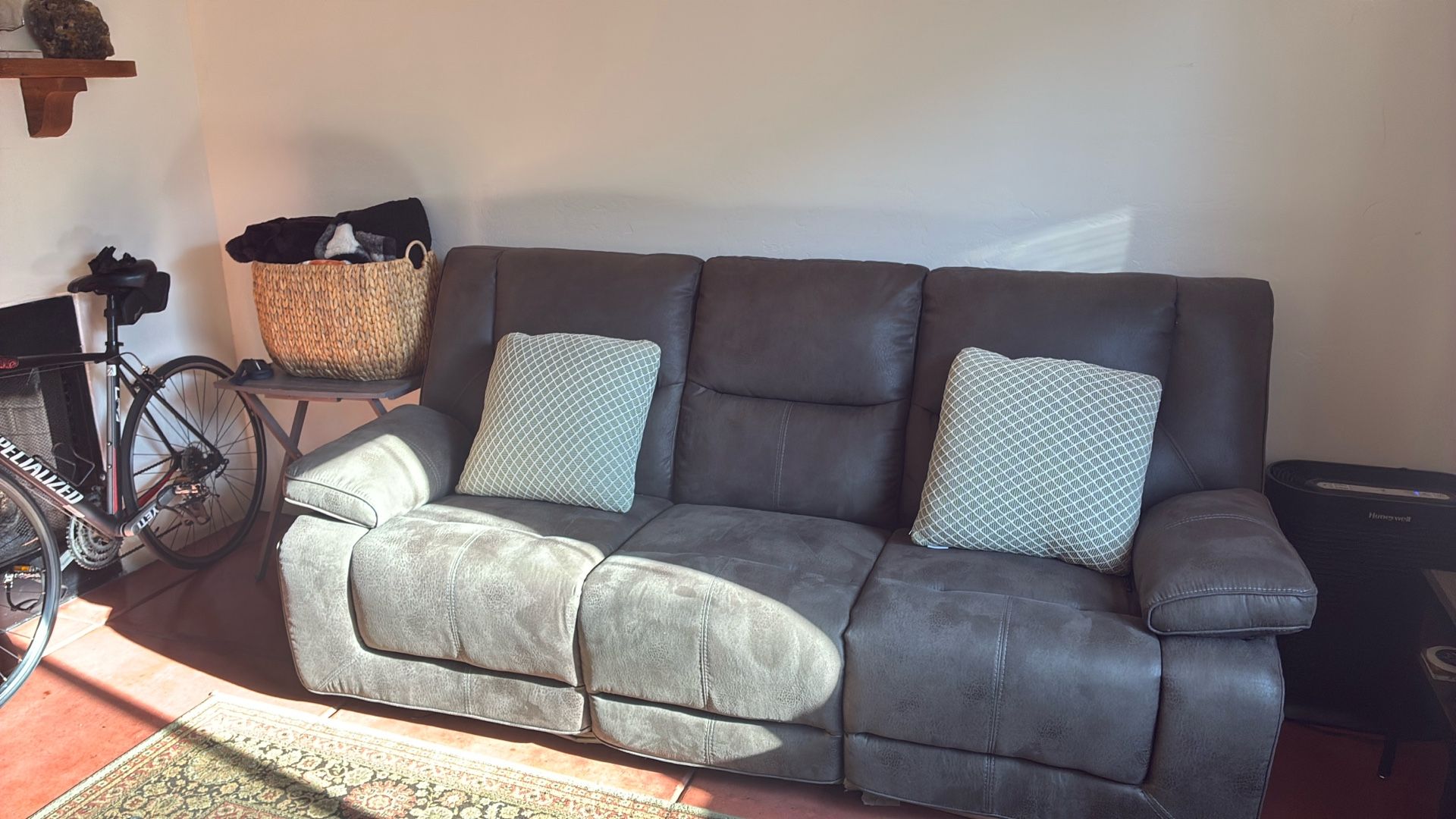Electronic 3 Person Leather Couch USB