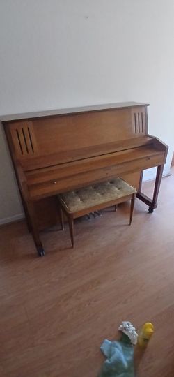 KIMBALL Upright Piano #706020 mfg. 1967