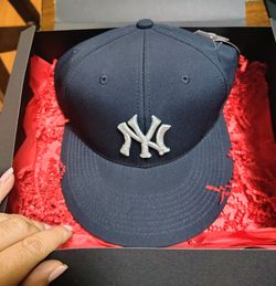 Man's gift, NY cap
