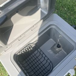 Nice Igloo Cooler 