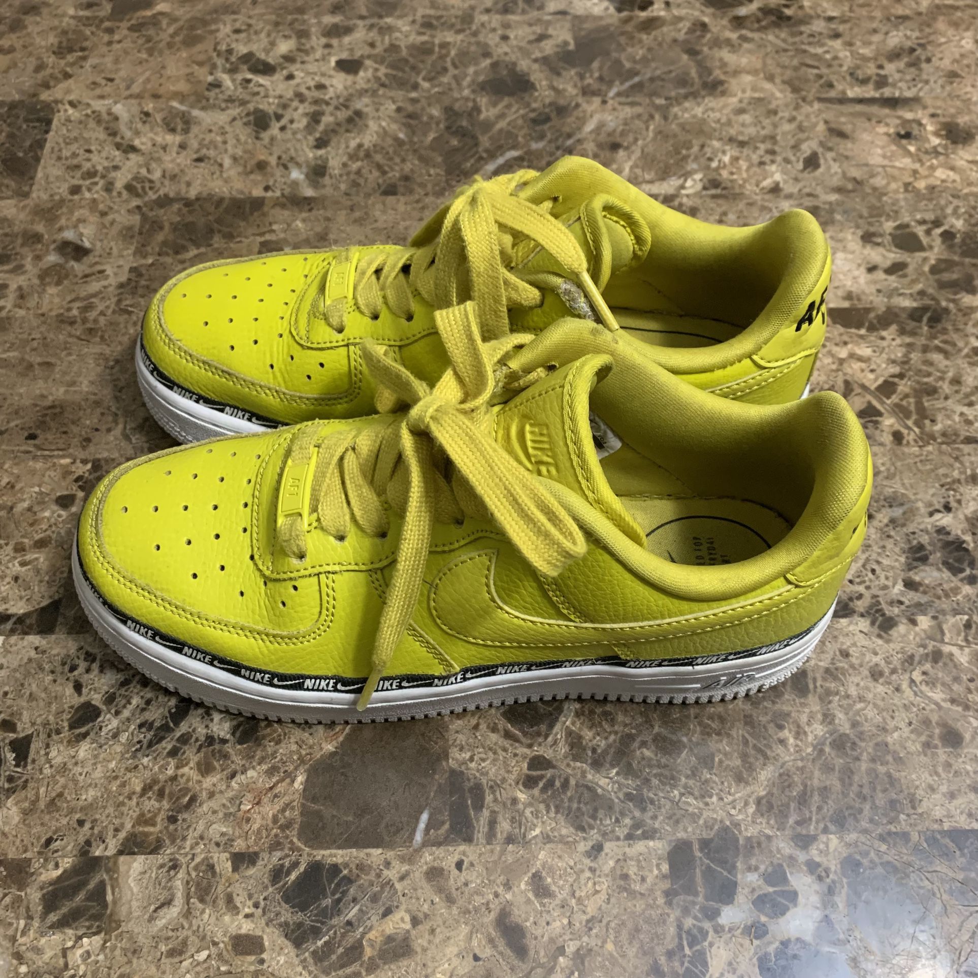 Nike Air 1 07 SE Premium Overbranded for Sale in Orlando, FL - OfferUp