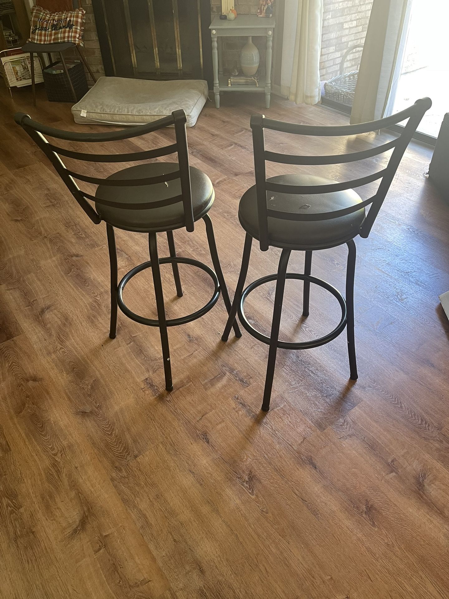 Swivel Barstool set