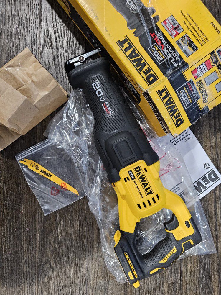DEWALT 20V MAX Lithium Ion Cordless Brushless Reciprocating Saw with FLEXVOLT  ADVANTAGE (Tool Only) for Sale in Chicago, IL OfferUp