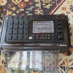 Akai MPC Live Sampler 