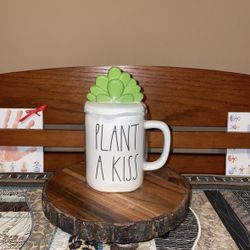 Rae Dunn Plant A Kiss Topper Mug