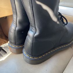 Almost new condition women’s size 11/men size 9 1/2 doc Martin combat boots
