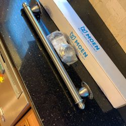 BRAND NEW Moen 18” Grab Bar