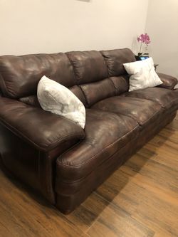 Leather sofa by flexsteel latitudes collection