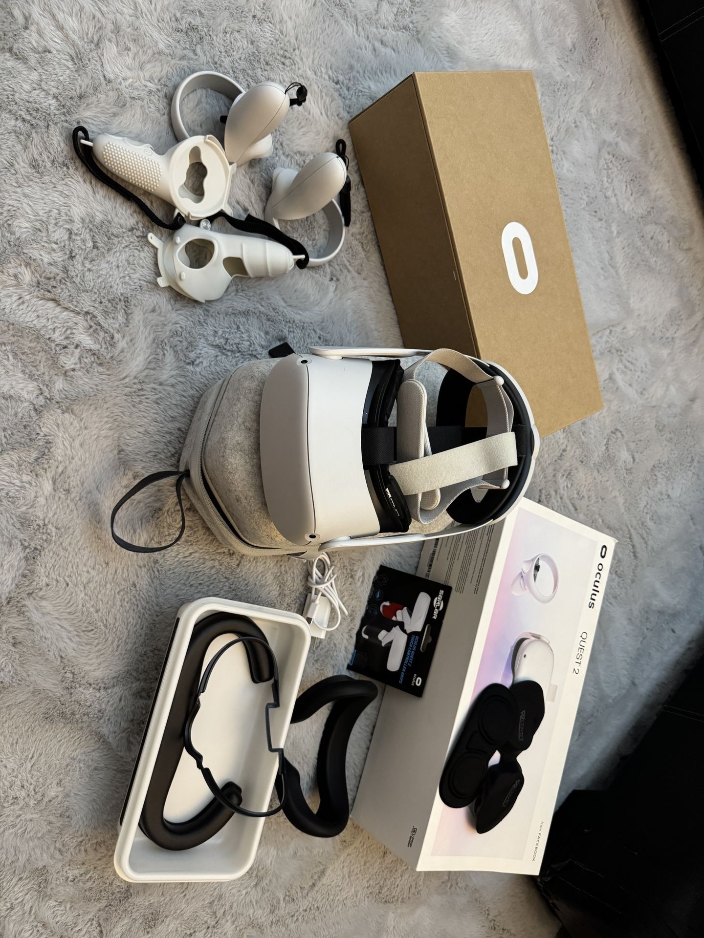 Oculus Quest 2 128 Gb with Accessories