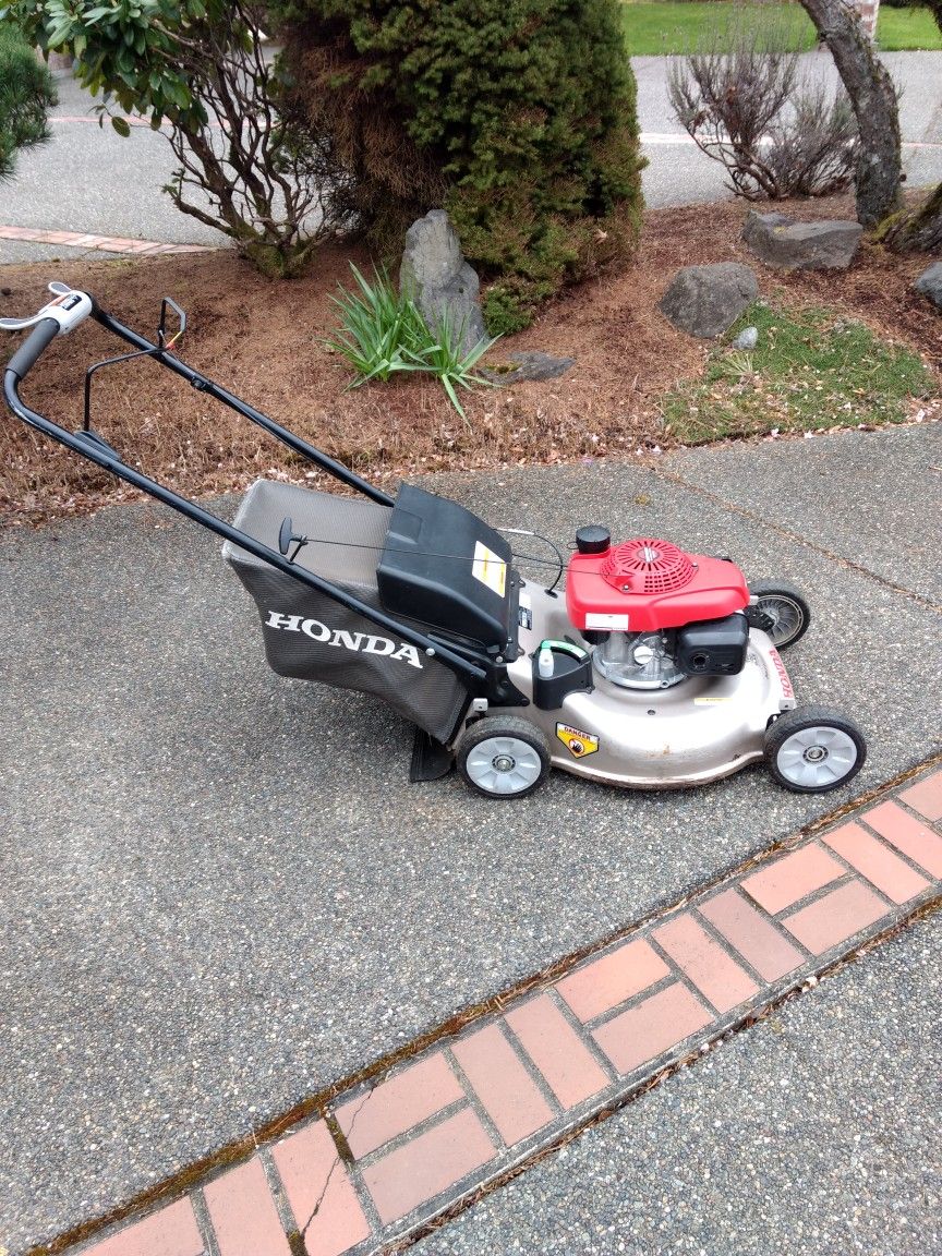 Honda HRR216VKA Self Propelled Lawnmower