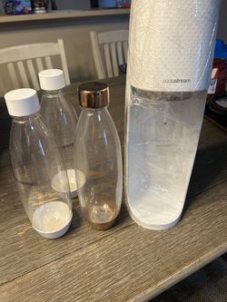 Soda Stream Fizzi Sparkling Water Maker