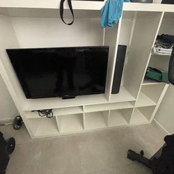 White Shelve With TV 