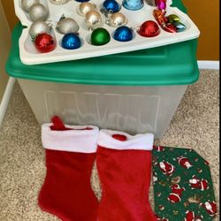 CHRISTMAS STORAGE CONTAINER WITH BALL RACKS (SALE)