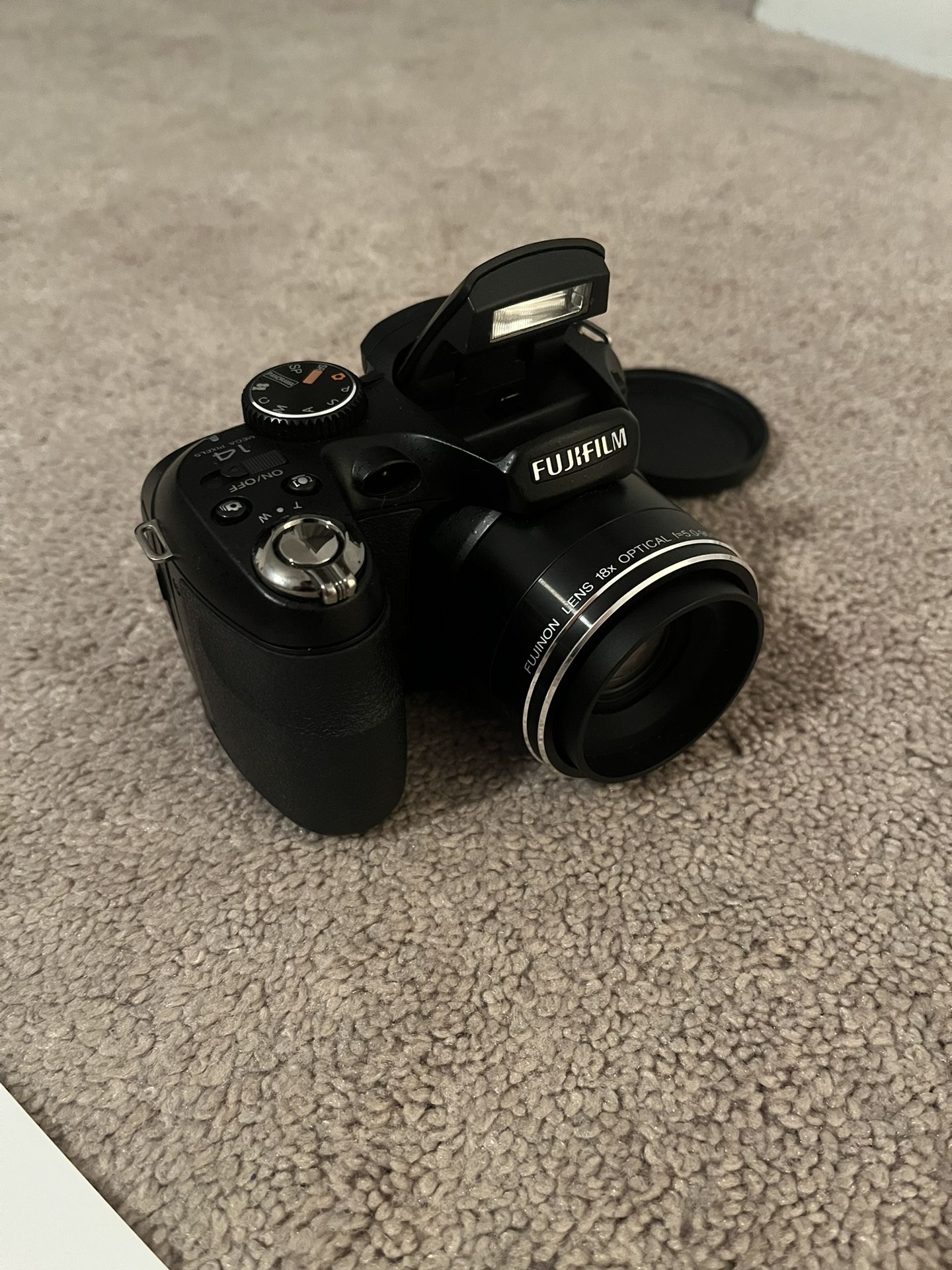 Fujifilm FinePix S2950 14 MP Digital Camera with Fujinon 18x Wide Angle Optical Zoom Lens and 3-Inch LCD + Memory Card New
