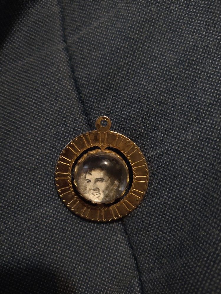 King Of Rock Elvis 18 K Gold