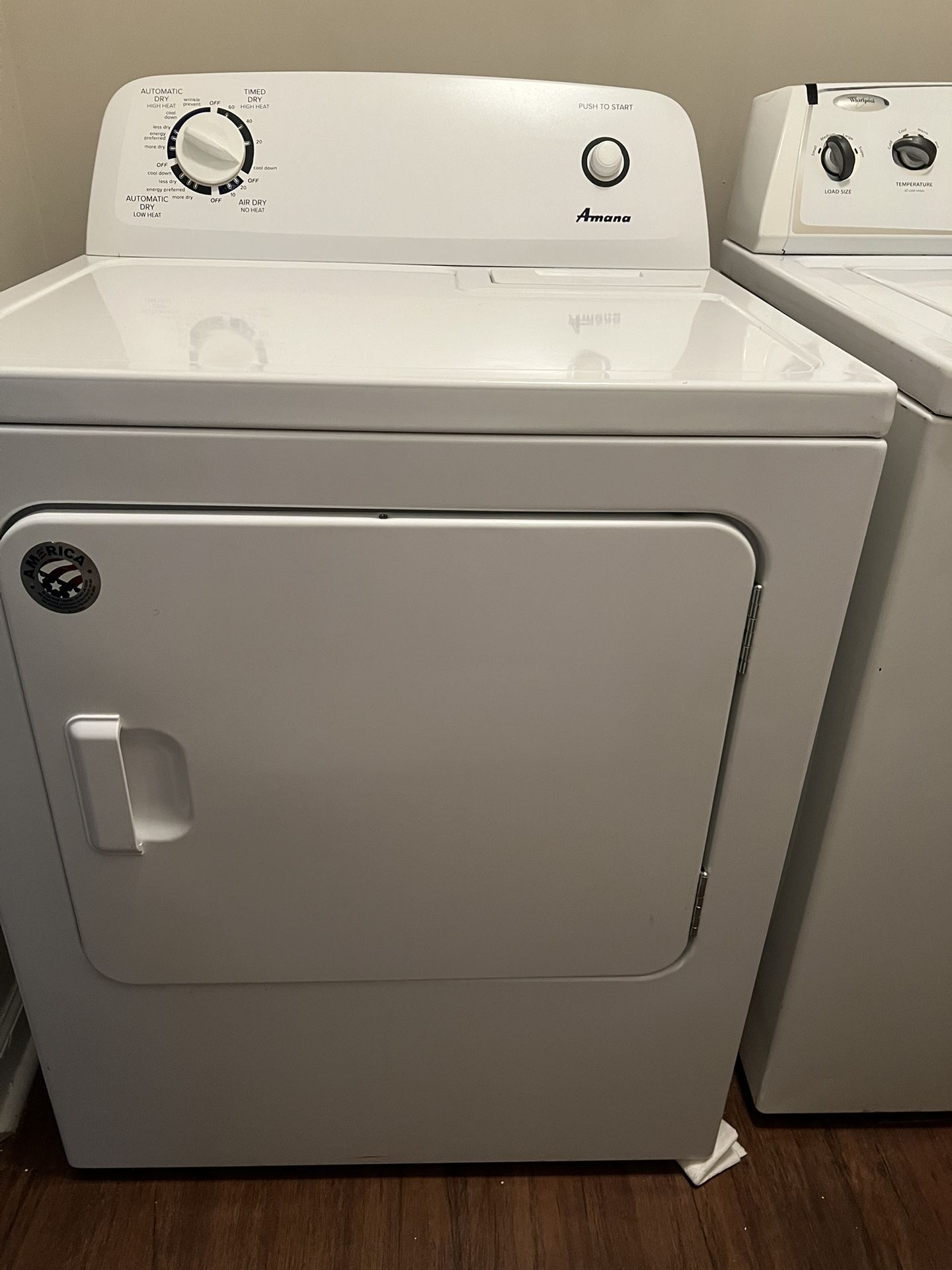 White Whirlpool Washer And White Amaña Dryer