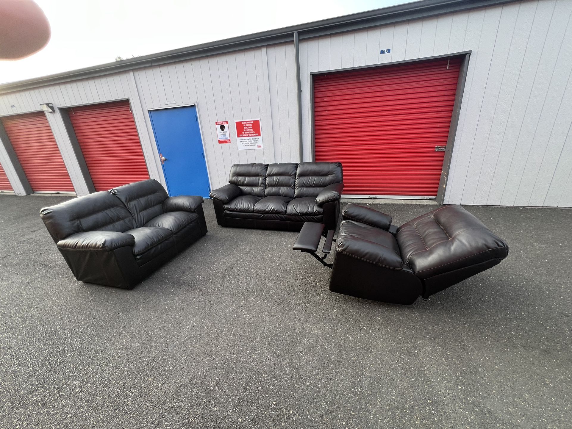 *FREE DELIVERY* Leather 3 Piece Sofa Set w/ Recliner