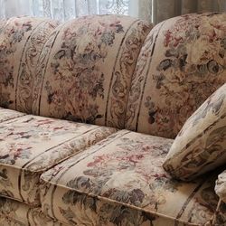 BROYHILL FLORAL SOFA