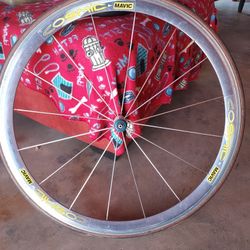 VINTAGE MAVIC COSMIC AERO 700c CLINCHER FRONT WHEEL - SILVER