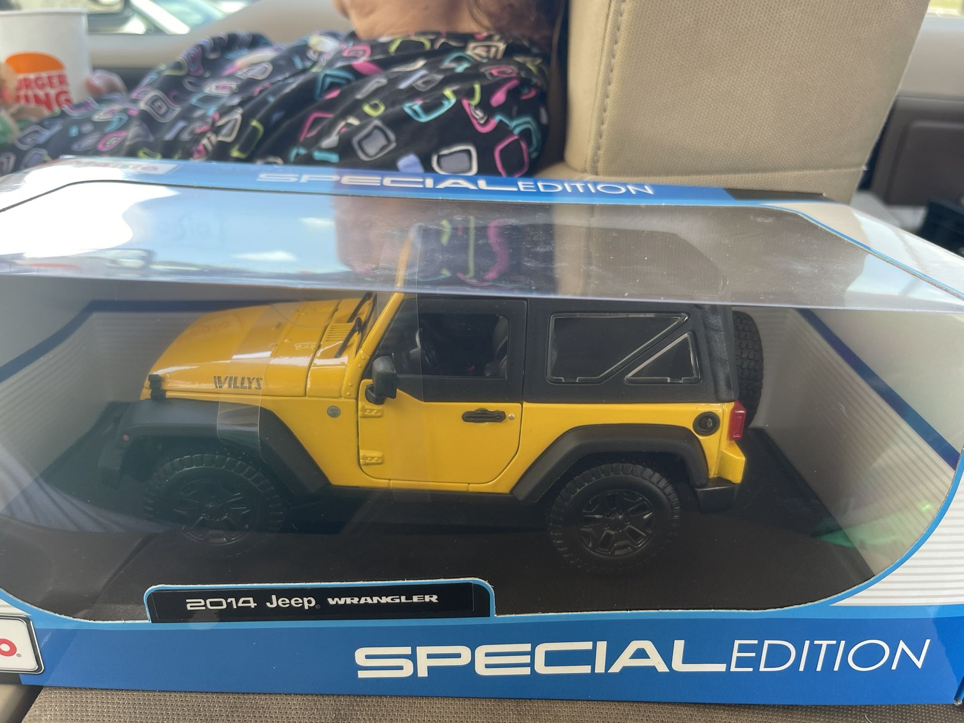 2014 Jeep Wrangler, Yellow - Maisto 31676YL - 1/18 scale diecast model car