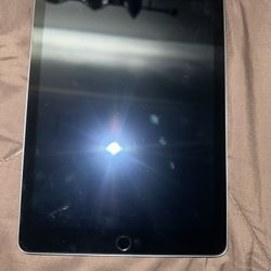 iPad  (FOR PARTS)