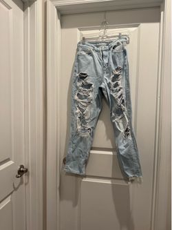 American Eagle Outfitters Light Blue Distressed Jeans - Regular Fit size 8