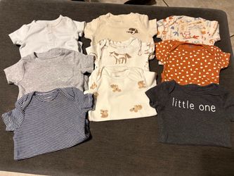 Over 75 pieces of baby boy clothes size 0-3 months
