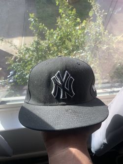 Men's New York Yankees New Era Black on Black Dub Fitted Hat