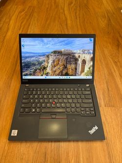 Lenovo ThinkPad T14 core i5 10th gen 16GB Ram 256GB SSD Windows 11  14” UHD Graphics  Laptop with charger in Excellent Working condition!!!!!  Specifi