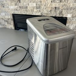 Ice Maker (bullet shapes)