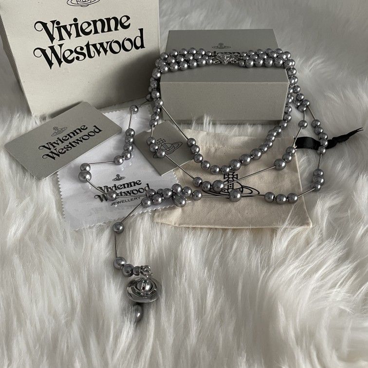 Vivienne Westwood Irregular Three Row Pearl Bas Relief Choker in Silver Grey
