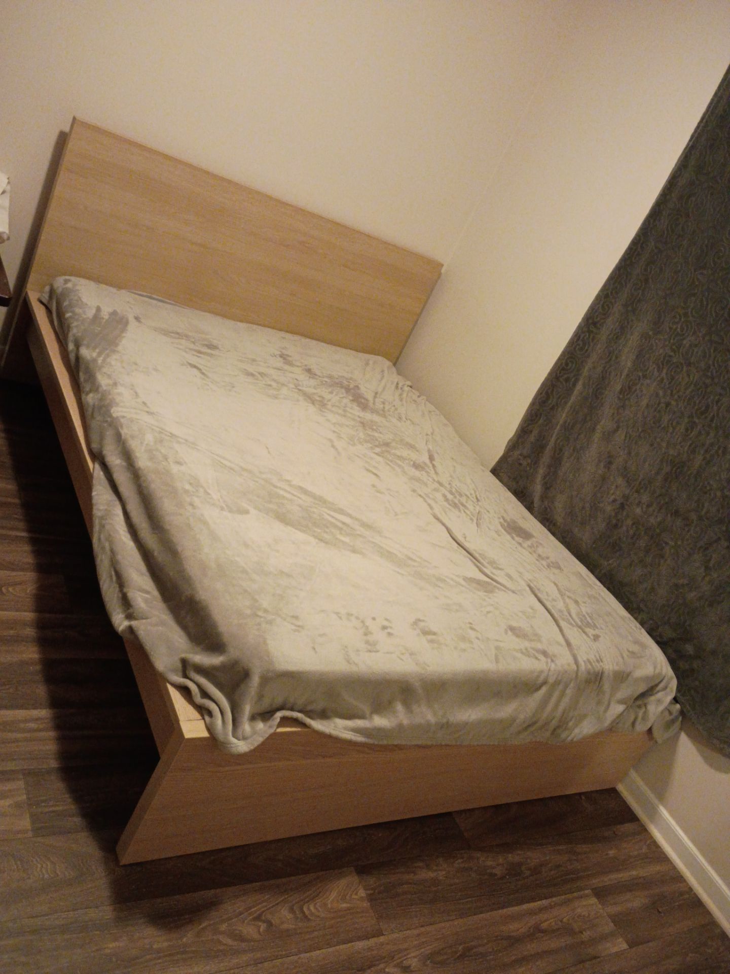 Queen bed