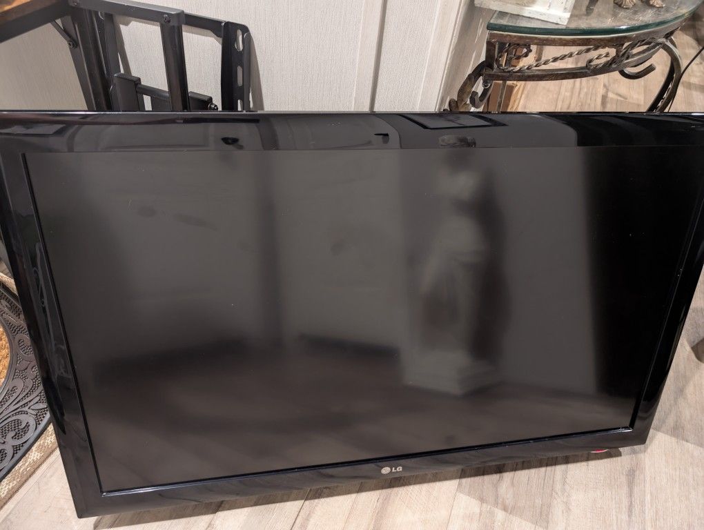 TV LG 42LD450 42-inch Full HD 1080p LCD.