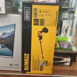 DEWALT 20V MAX 550 PSI 1.0 GPM Cold Water Cordless Electric Power Cleaner with 4 Nozzles (Tool Only)