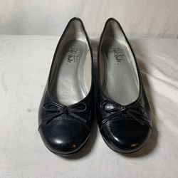 Life Stride Round Toe Black Flats with Bow Size 8